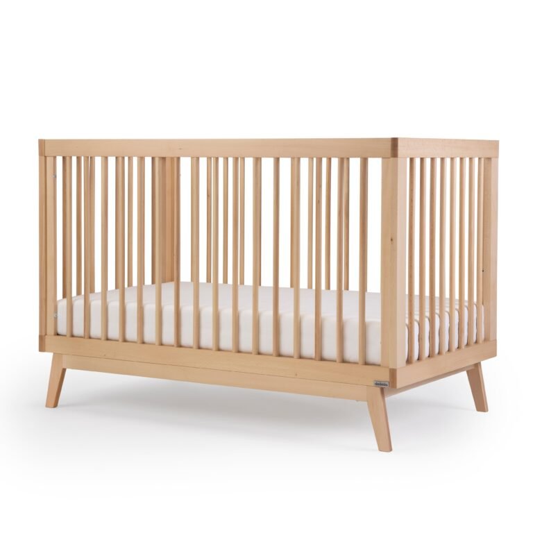 dadada Soho solid beech convertible crib